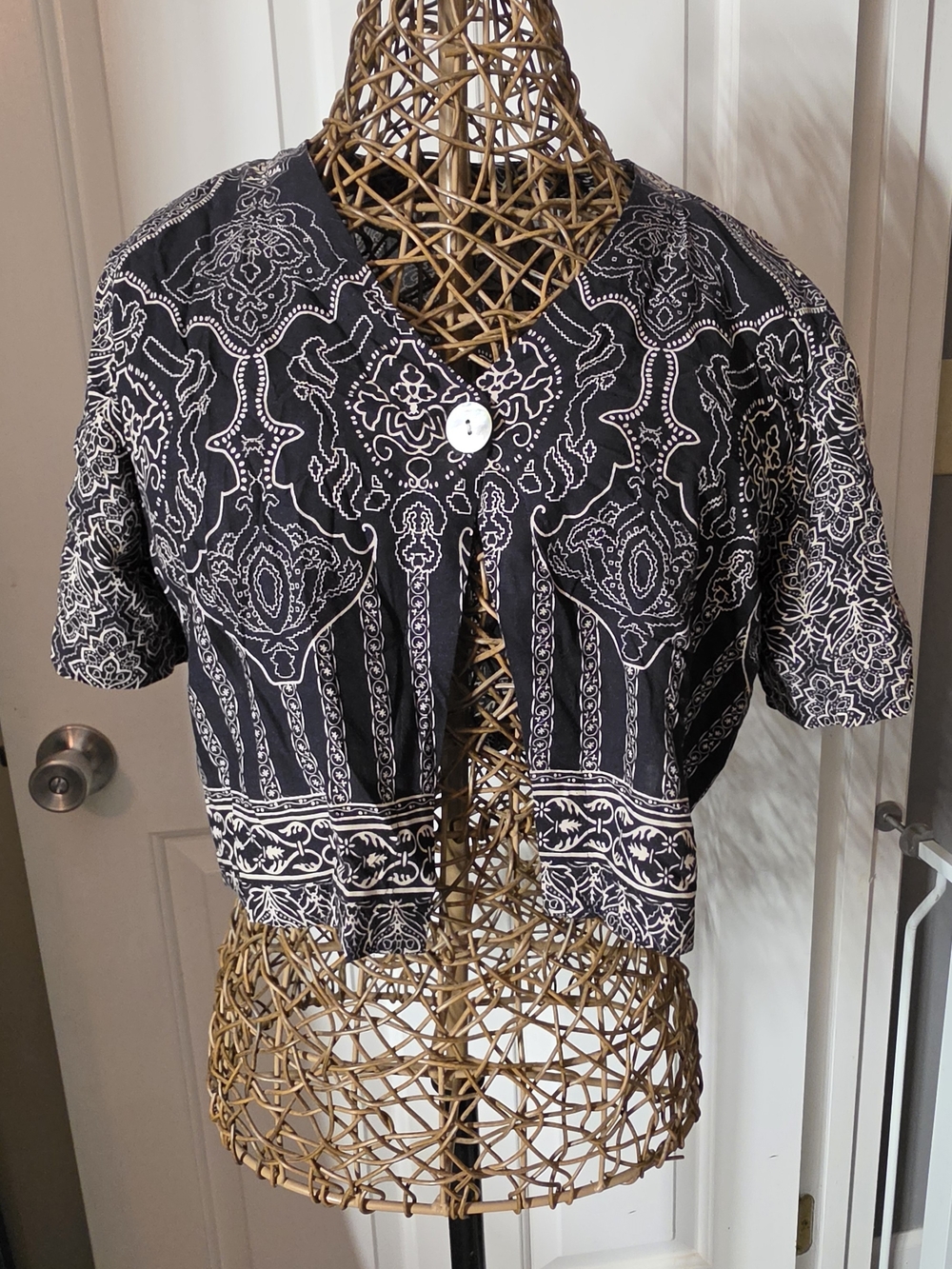 Vintage Worthington Black and Cream Printed Button-Up Top